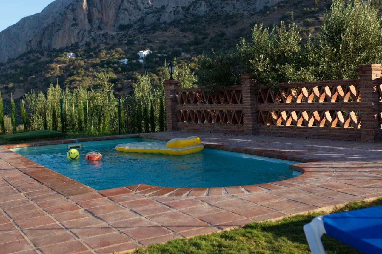 Lagar Del Chorro Junto Caminito Del Rey Piscina Y Baloncesto Apartment Luaran gambar